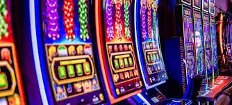 EF93 Online Betting ပလက်ဖောင်း မြန်မာကစားသမားများအတွက် Sportsbook Live Casino Slots ဝန်ဆောင်မှုပေးနေသောပုံ